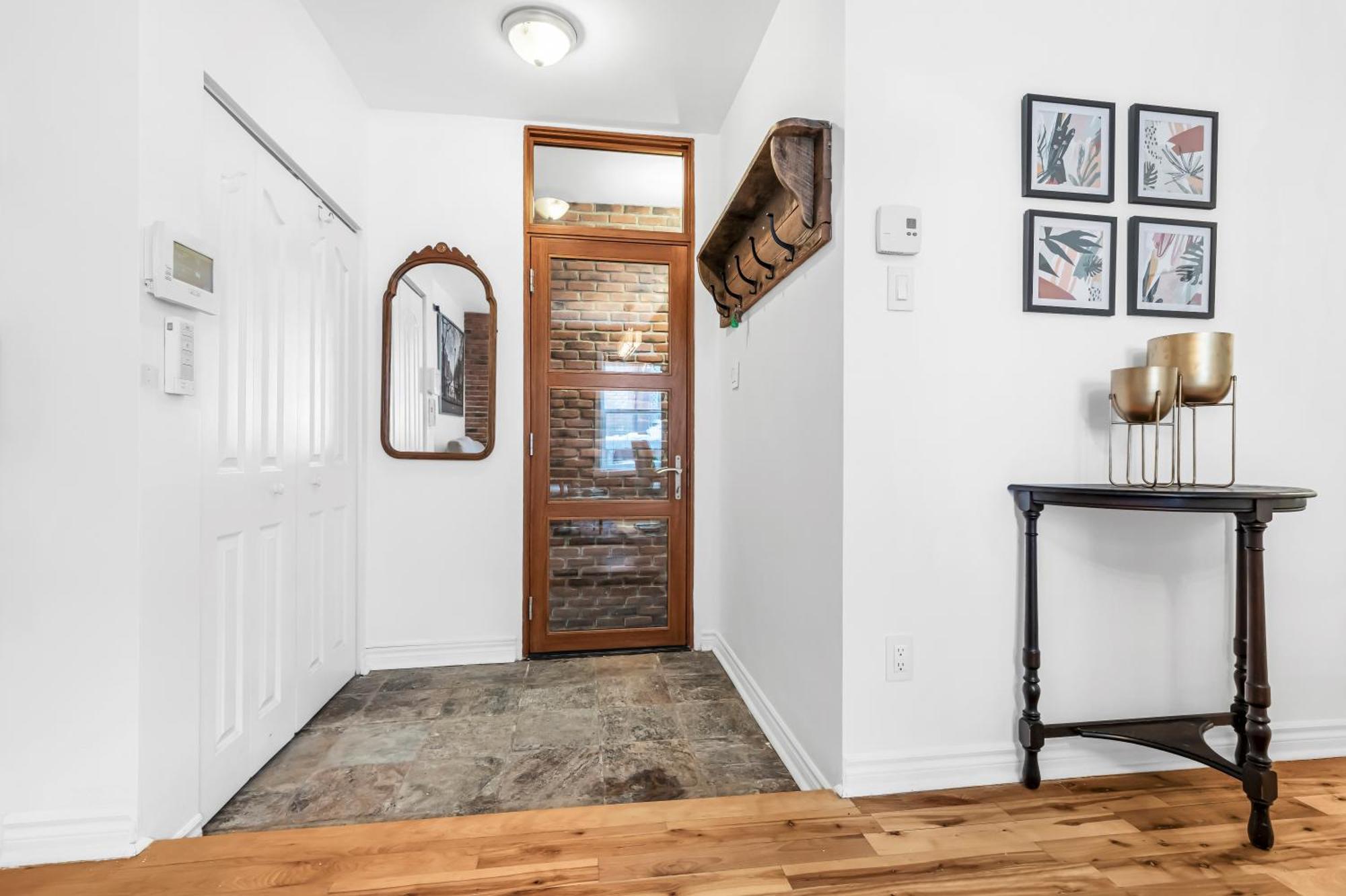 Beautiful 3-Bedrooms In Heart Of Plateau Mont-Royal มอนทรีอัล ภายนอก รูปภาพ