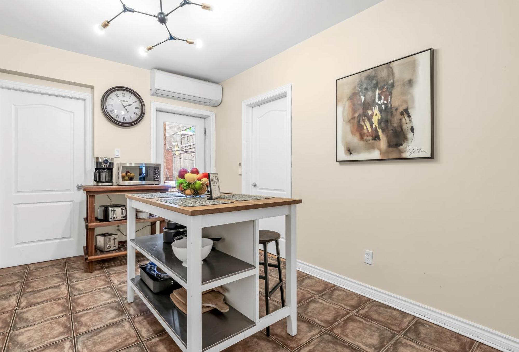 Beautiful 3-Bedrooms In Heart Of Plateau Mont-Royal มอนทรีอัล ภายนอก รูปภาพ