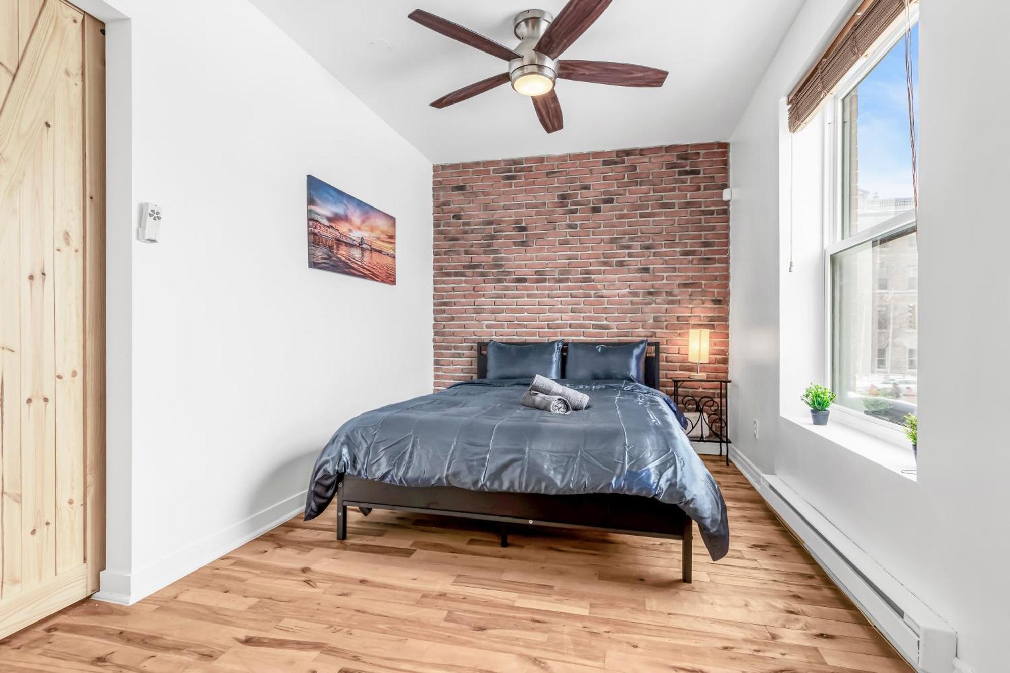 Beautiful 3-Bedrooms In Heart Of Plateau Mont-Royal มอนทรีอัล ภายนอก รูปภาพ