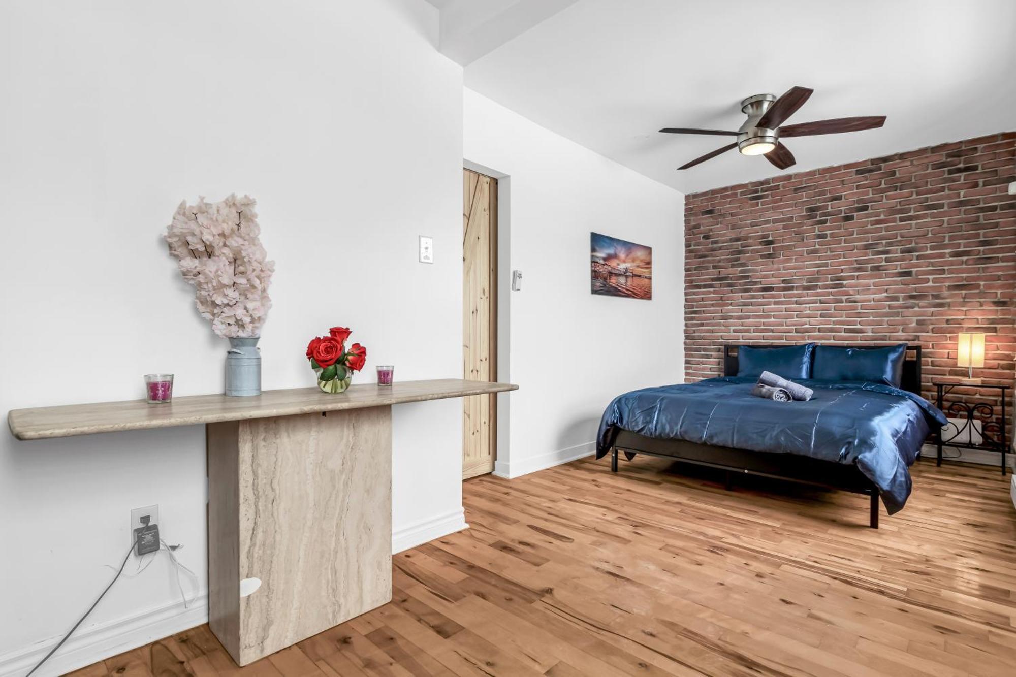 Beautiful 3-Bedrooms In Heart Of Plateau Mont-Royal มอนทรีอัล ภายนอก รูปภาพ