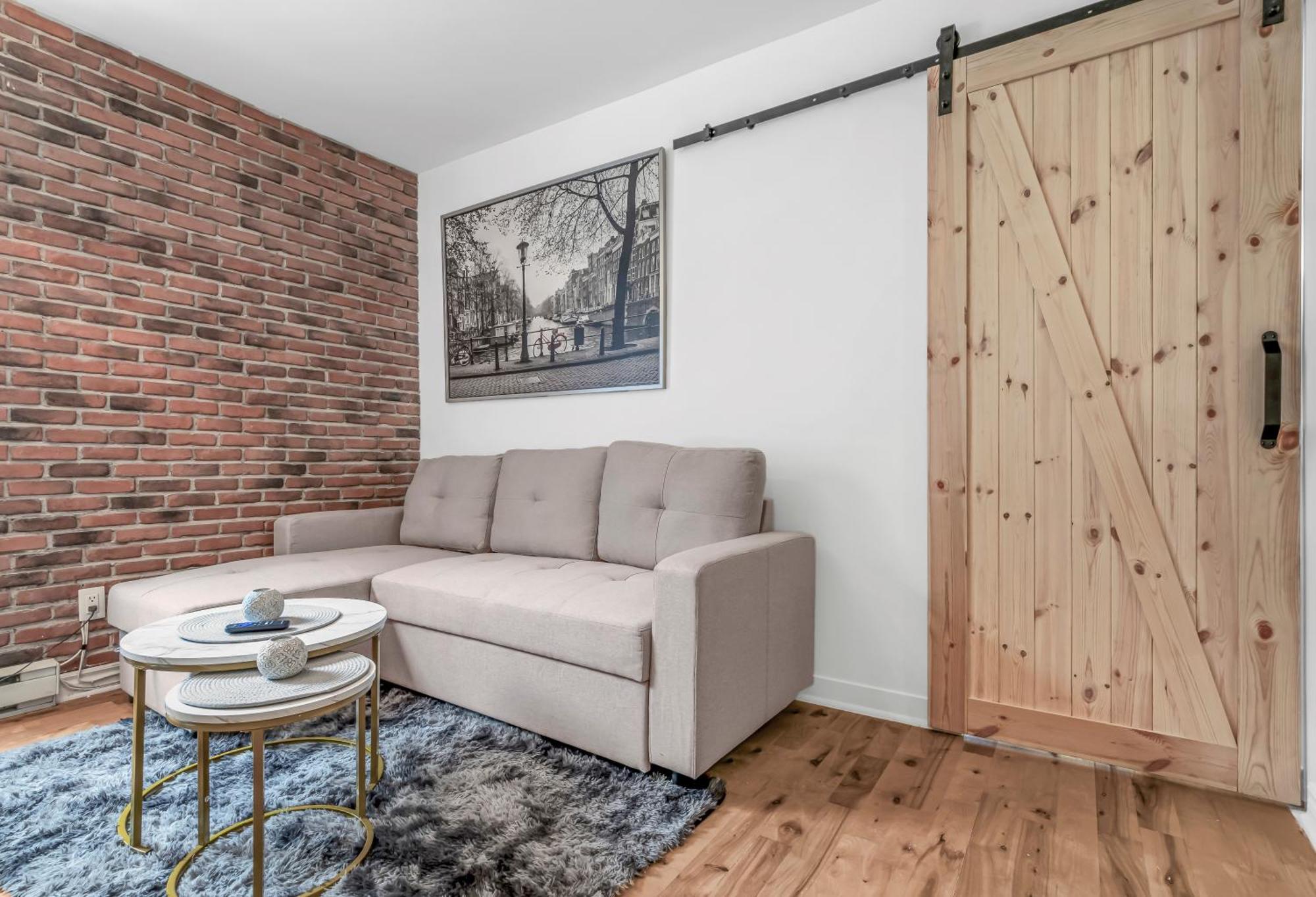 Beautiful 3-Bedrooms In Heart Of Plateau Mont-Royal มอนทรีอัล ภายนอก รูปภาพ