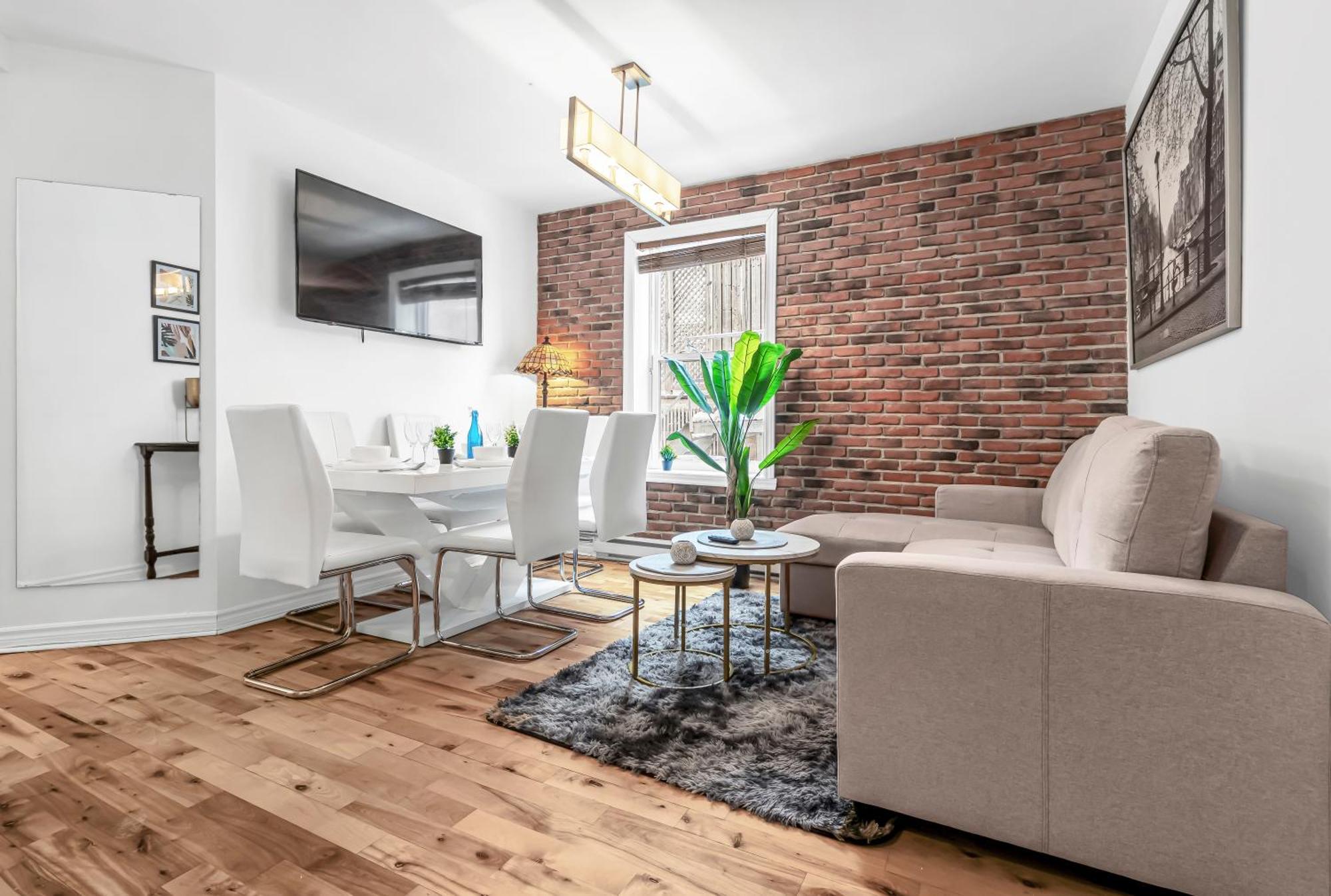 Beautiful 3-Bedrooms In Heart Of Plateau Mont-Royal มอนทรีอัล ภายนอก รูปภาพ