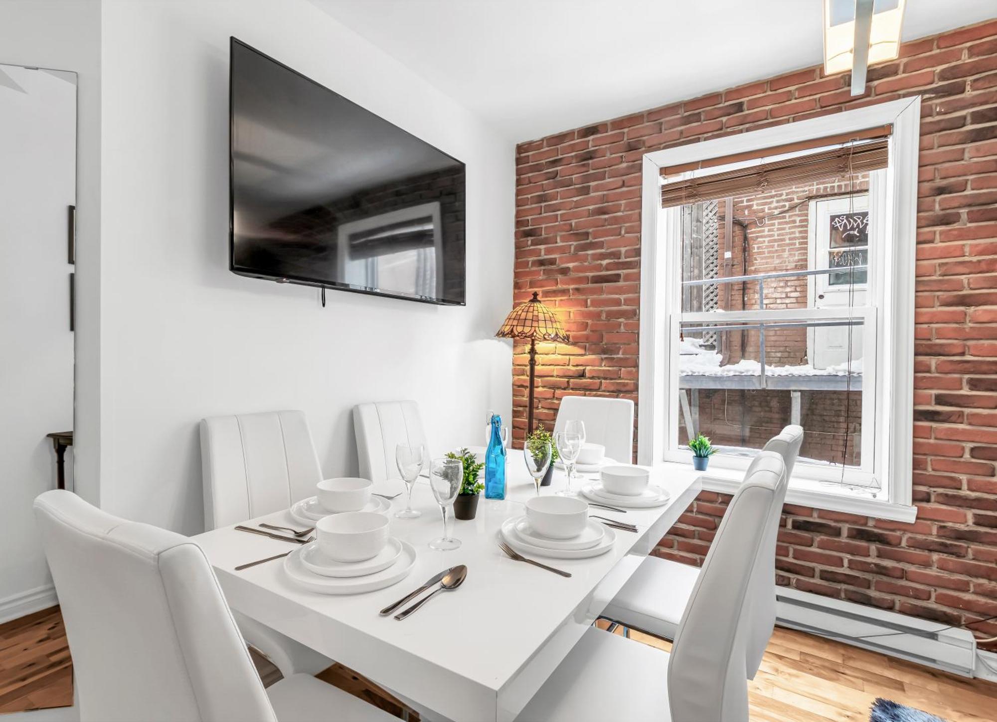 Beautiful 3-Bedrooms In Heart Of Plateau Mont-Royal มอนทรีอัล ภายนอก รูปภาพ