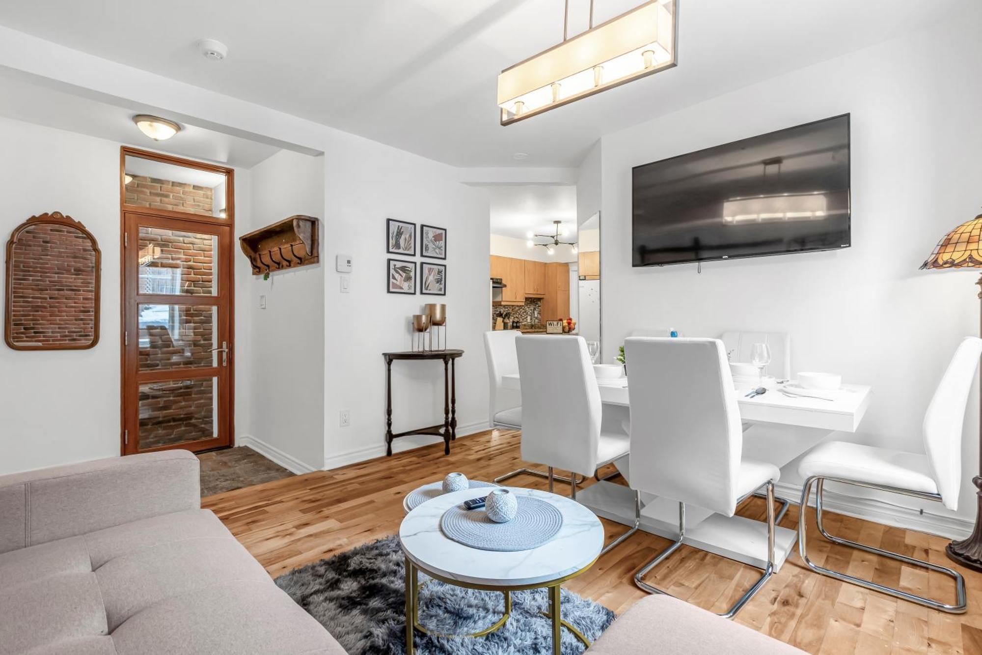 Beautiful 3-Bedrooms In Heart Of Plateau Mont-Royal มอนทรีอัล ภายนอก รูปภาพ